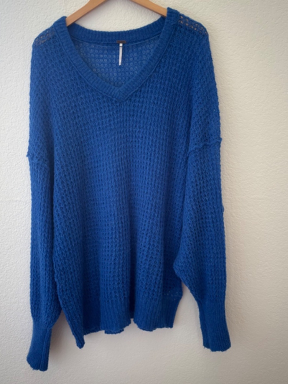 Free People Lulu Oversize v-neck sweater Size Medium wool/alpaca blend - Picture 2 of 11